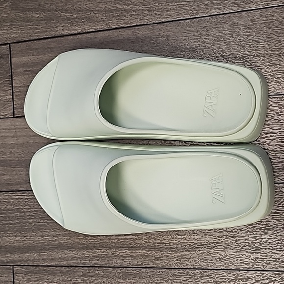 Zara Women's Mint Green Rubberized Platform Slides Sz 9 EUC - Picture 3 of 12